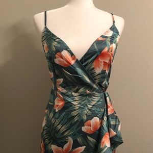 NWOT Gorgeous Floral Print Wrap Dress